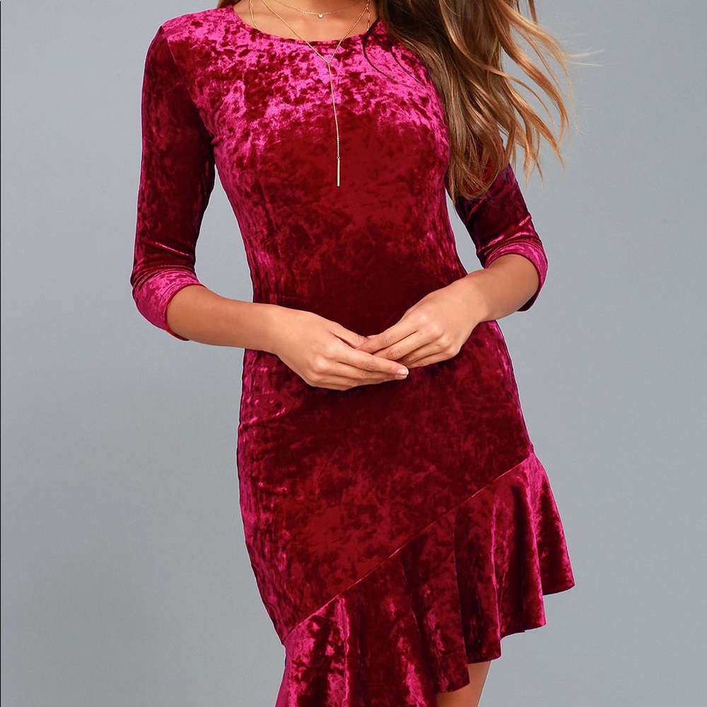 Lulu's Deep Red UNUSED Velvet dress🖤🖤